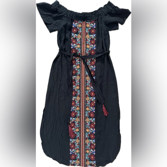 Vici Black Embroidered Midi Dress - Picture 3 of 8